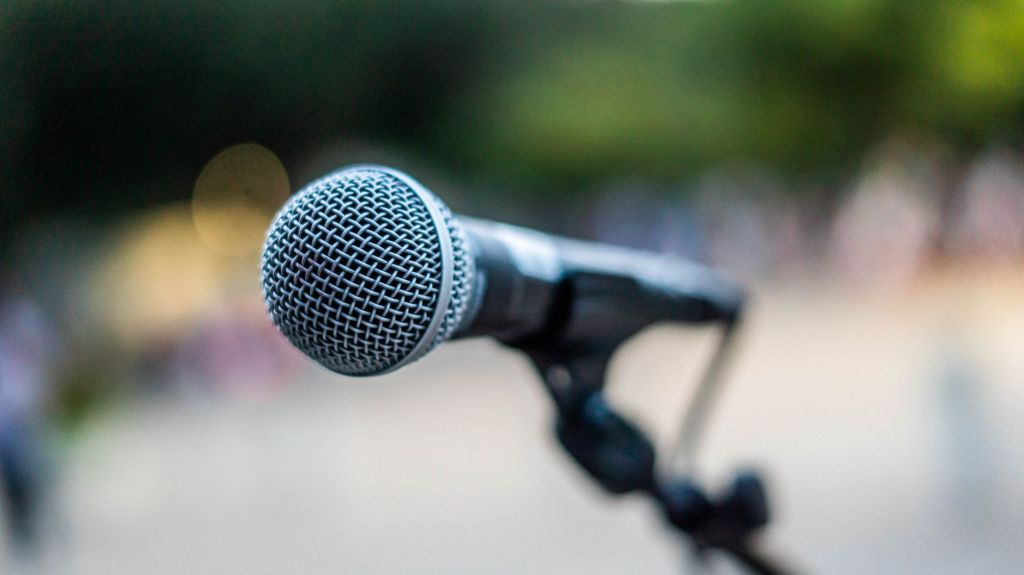 Enhancing Accessibility: The Importance of Microphone Use in Presentations